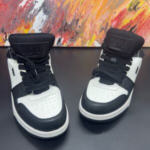 DKNY Women's White and Black Ozone Lace-Up Low-Top SZ9 NWOB